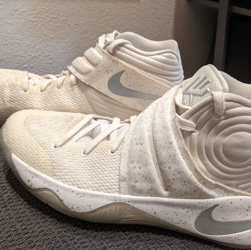 Kyrie Irving 2 "Silver Speckle"